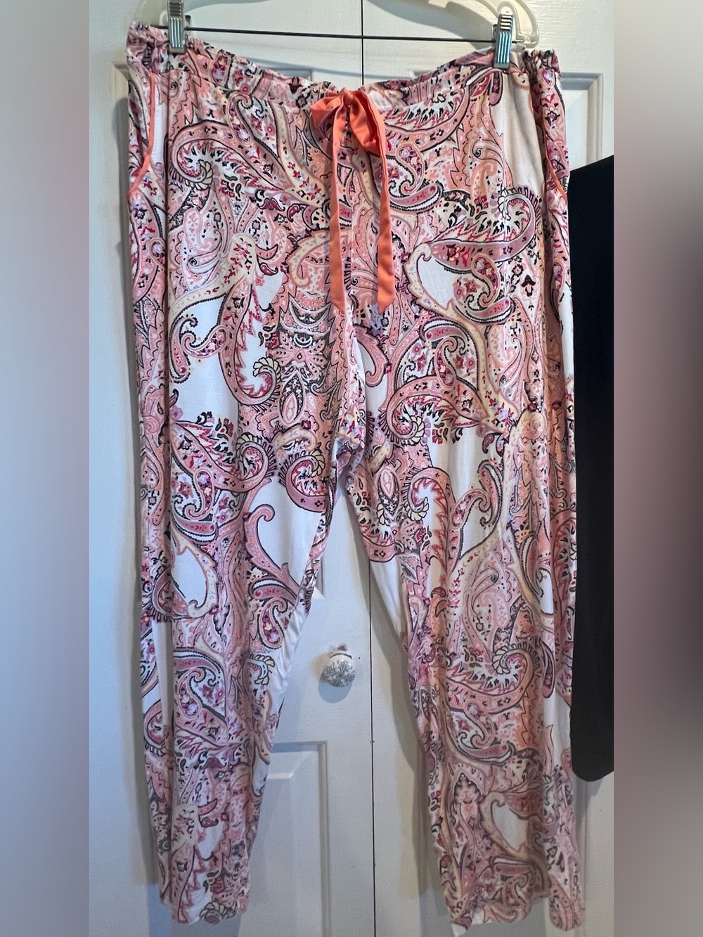 2 Pc PJ Set🍑SOMA Peach Paisley Sleep Pants & Black V-Neck Top - Picture 2 of 12